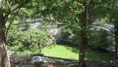 chichen_cenote.jpg